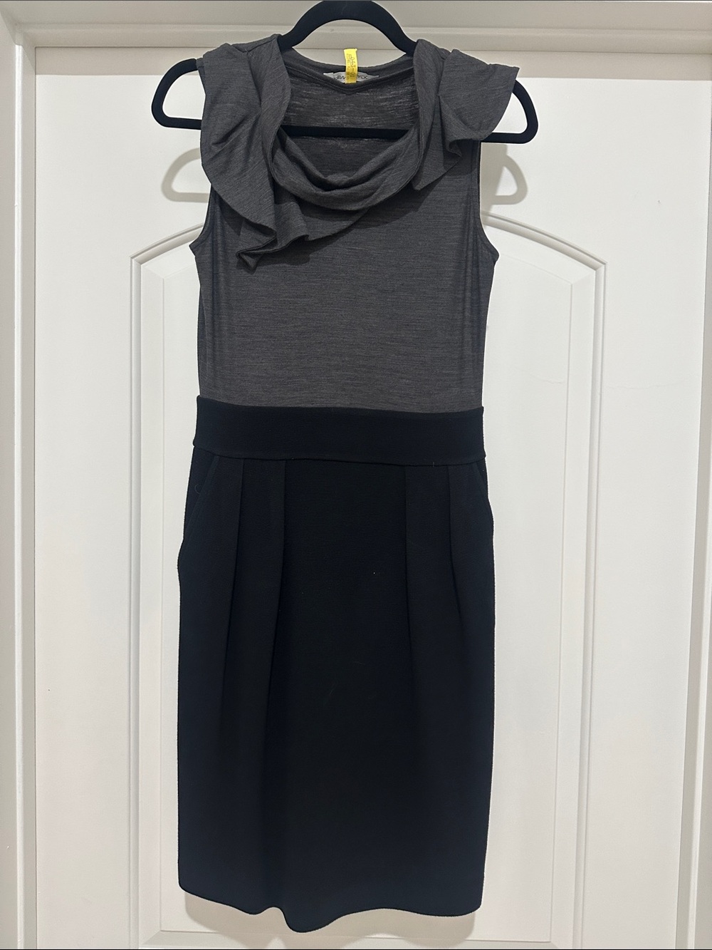 Sleeveless Midi Dress with Ruffled Collar - Gray/Black